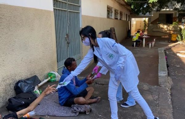 Ação atendeu moradores de rua