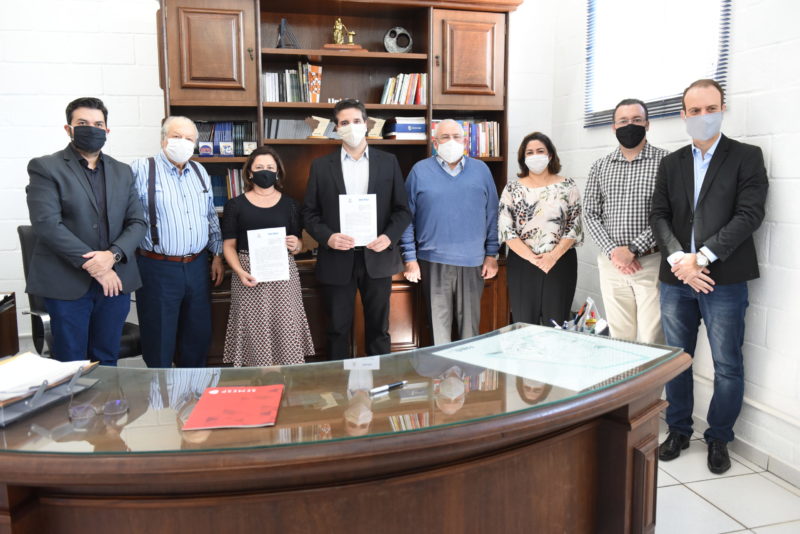 Dirigentes do Centro Universitário UNIFIO e da UENP