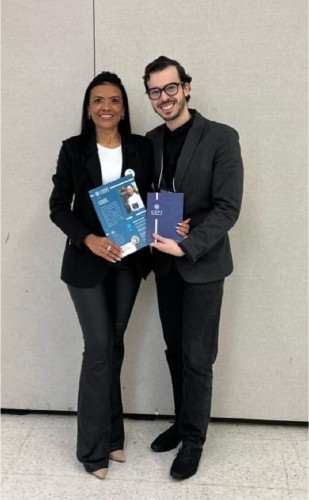 Luís Eduardo Rodrigues de Oliveira 10T recebendo o prêmio.